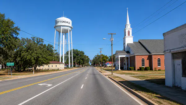Cottondale Florida rural community near regional roads